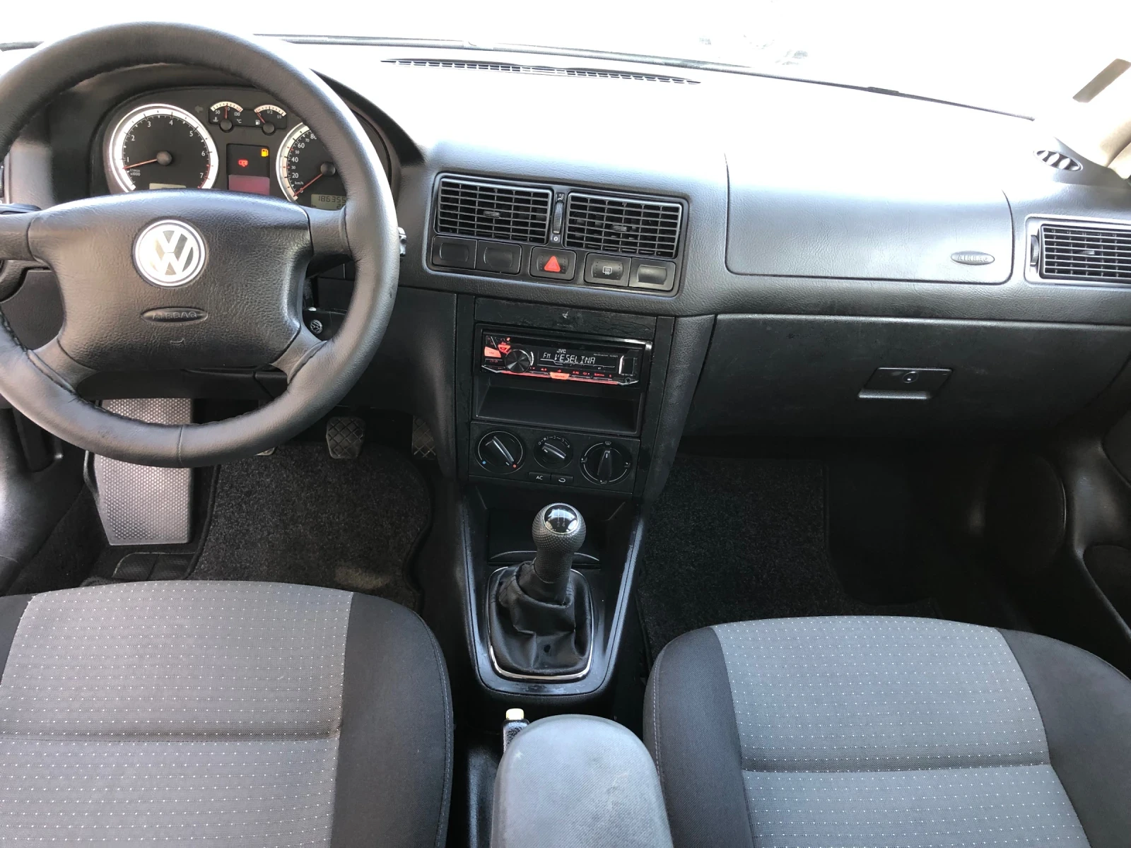 VW Golf 1.6i БЕНЗИН - изображение 10