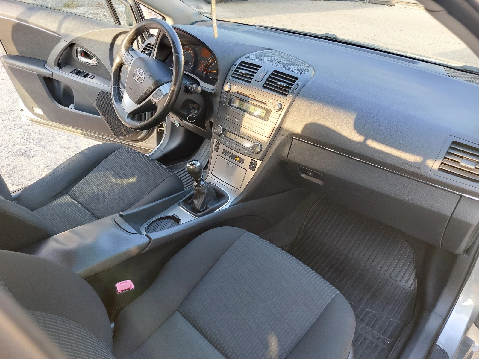 Toyota Avensis  - изображение 7