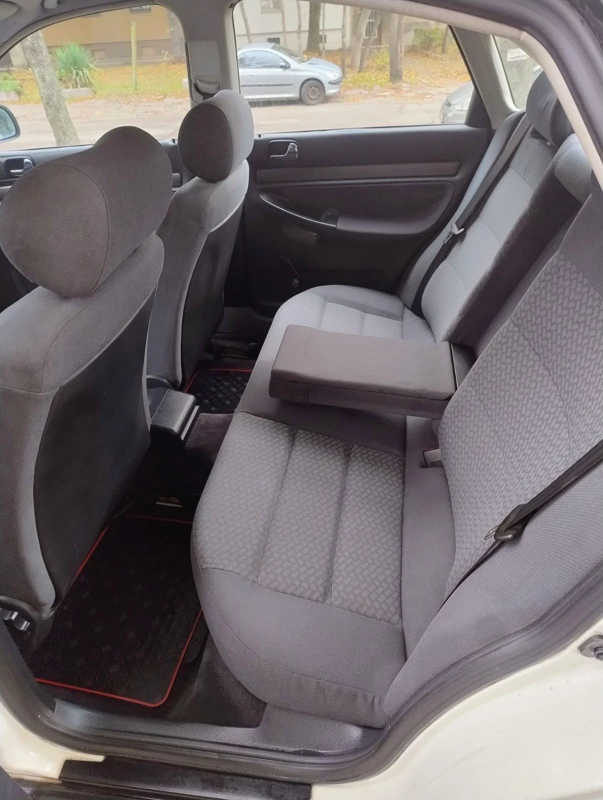 Audi A4 1.9 D - изображение 9