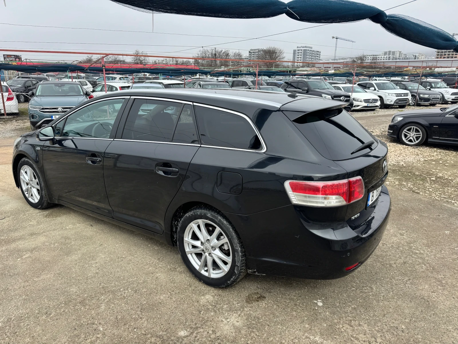 Toyota Avensis 2.2 Disel Automat , снимка 5 - Автомобили и джипове - 54077097