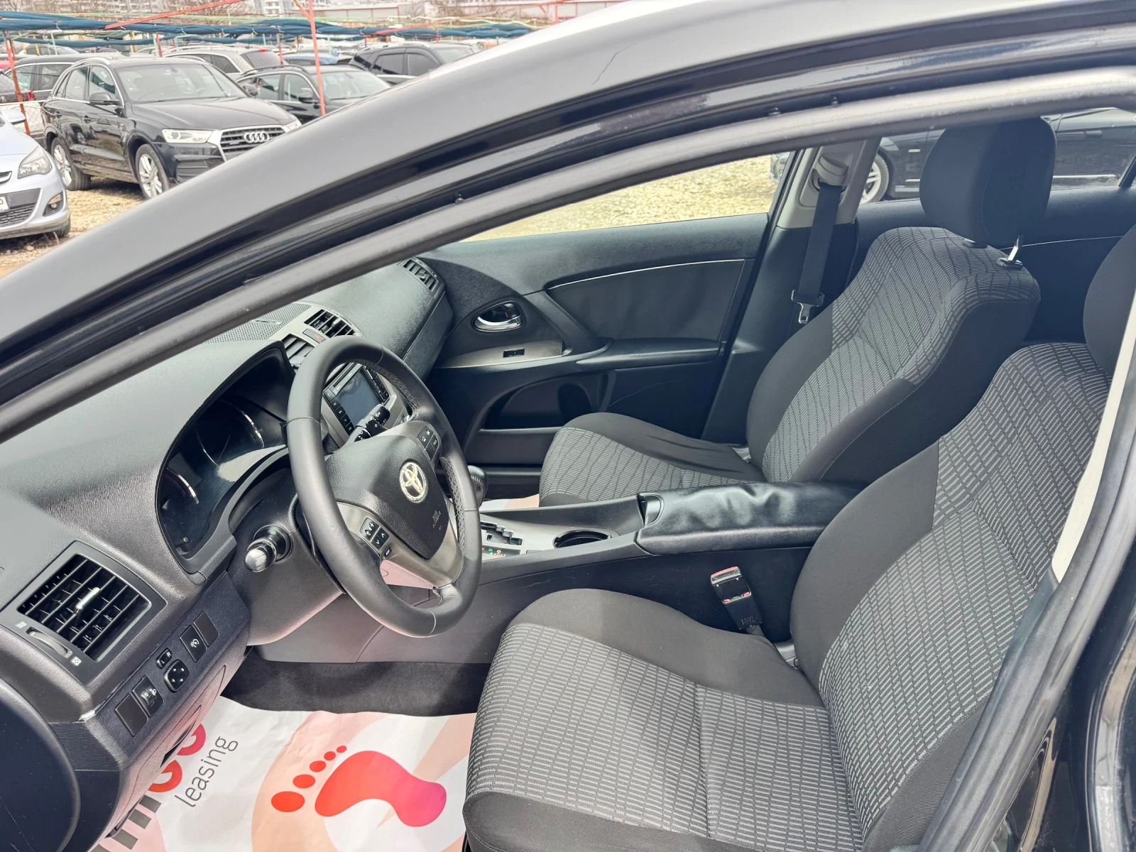 Toyota Avensis 2.2 Disel Automat , снимка 9 - Автомобили и джипове - 54077097