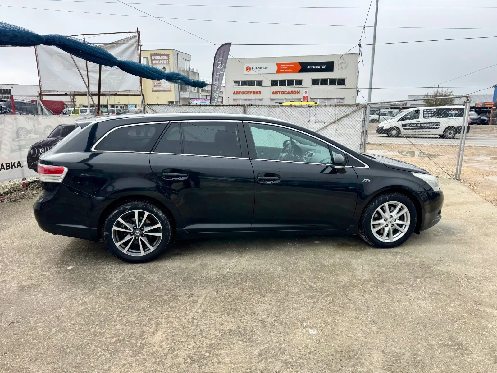 Toyota Avensis 2.2 Disel Automat , снимка 8 - Автомобили и джипове - 54077097