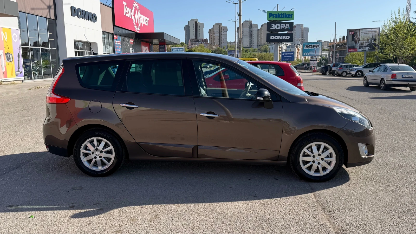 Renault Grand scenic 1.4i, снимка 7 - Автомобили и джипове - 54368802