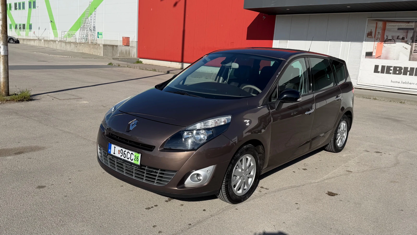 Renault Grand scenic 1.4i, снимка 2 - Автомобили и джипове - 54368802