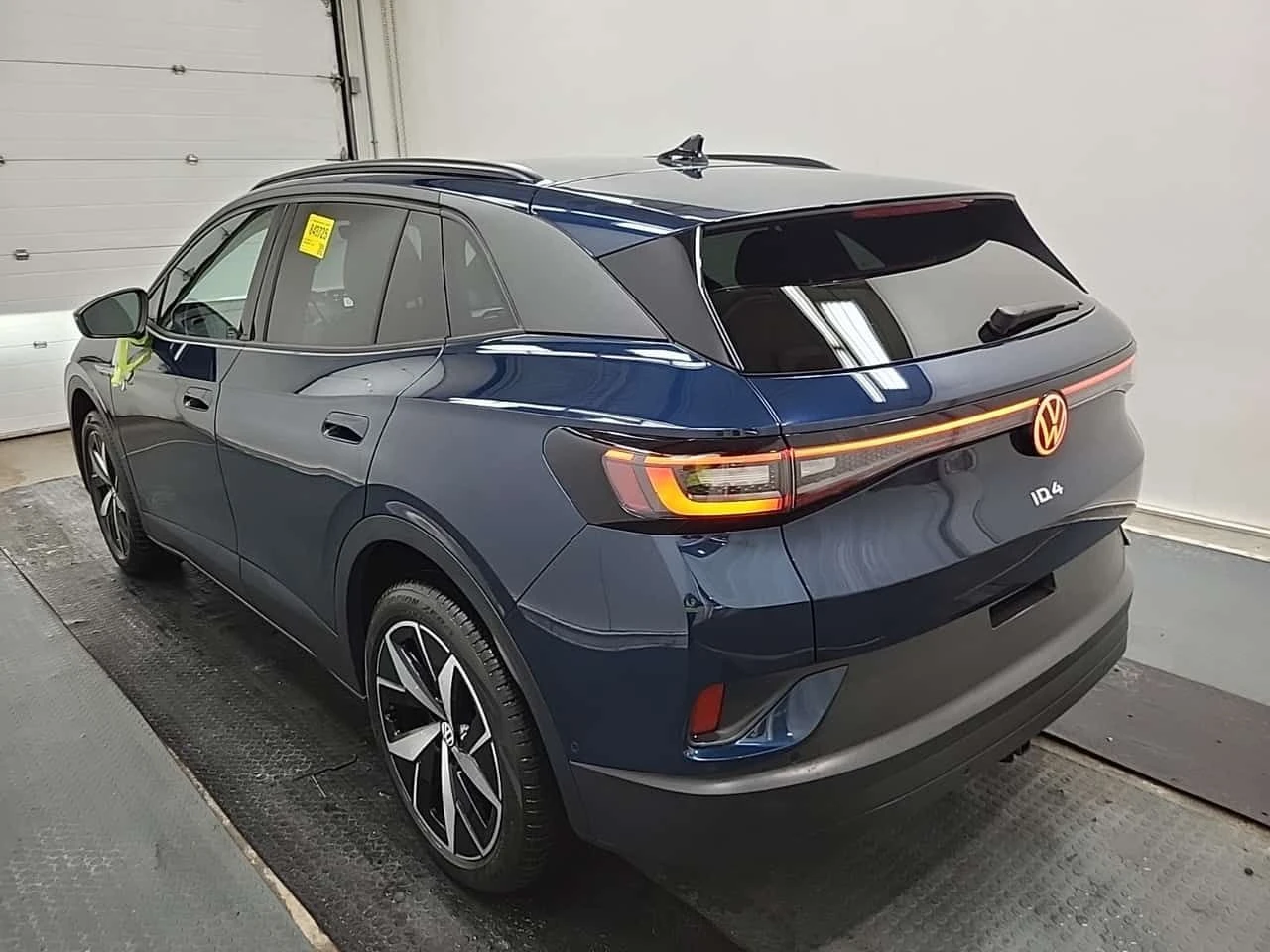 VW ID.4 PRO 4x4| ПАМЕТ| 360 КАМЕРИ| МЪРТВА ТОЧКА| 2 КЛЮЧА, снимка 4 - Автомобили и джипове - 54422598