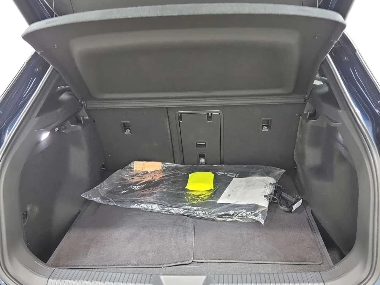 VW ID.4 PRO 4x4| ПАМЕТ| 360 КАМЕРИ| МЪРТВА ТОЧКА| 2 КЛЮЧА, снимка 16 - Автомобили и джипове - 54422598