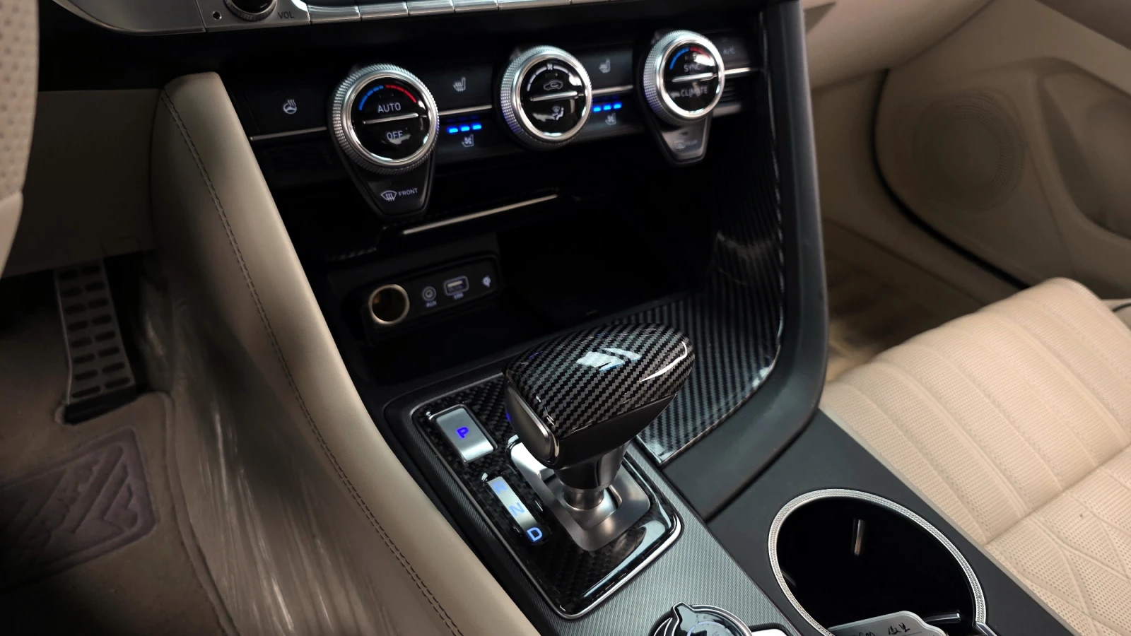 Genesis G70 3.3T Sport AWD Cam360* Панорама* Обдухване, снимка 8 - Автомобили и джипове - 54810578