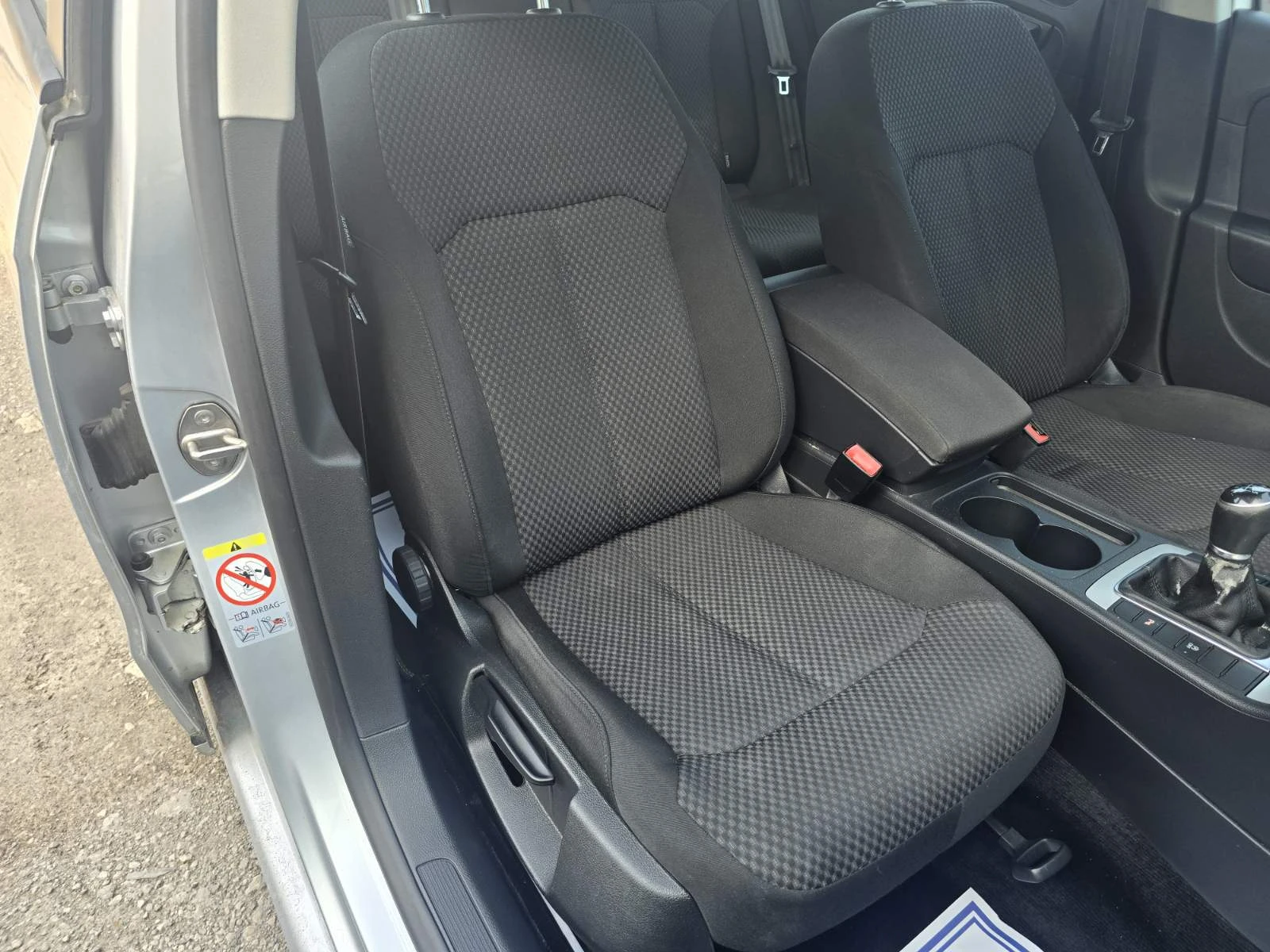 VW Passat 2.0TDI/LED/NAVI, снимка 11 - Автомобили и джипове - 55173343