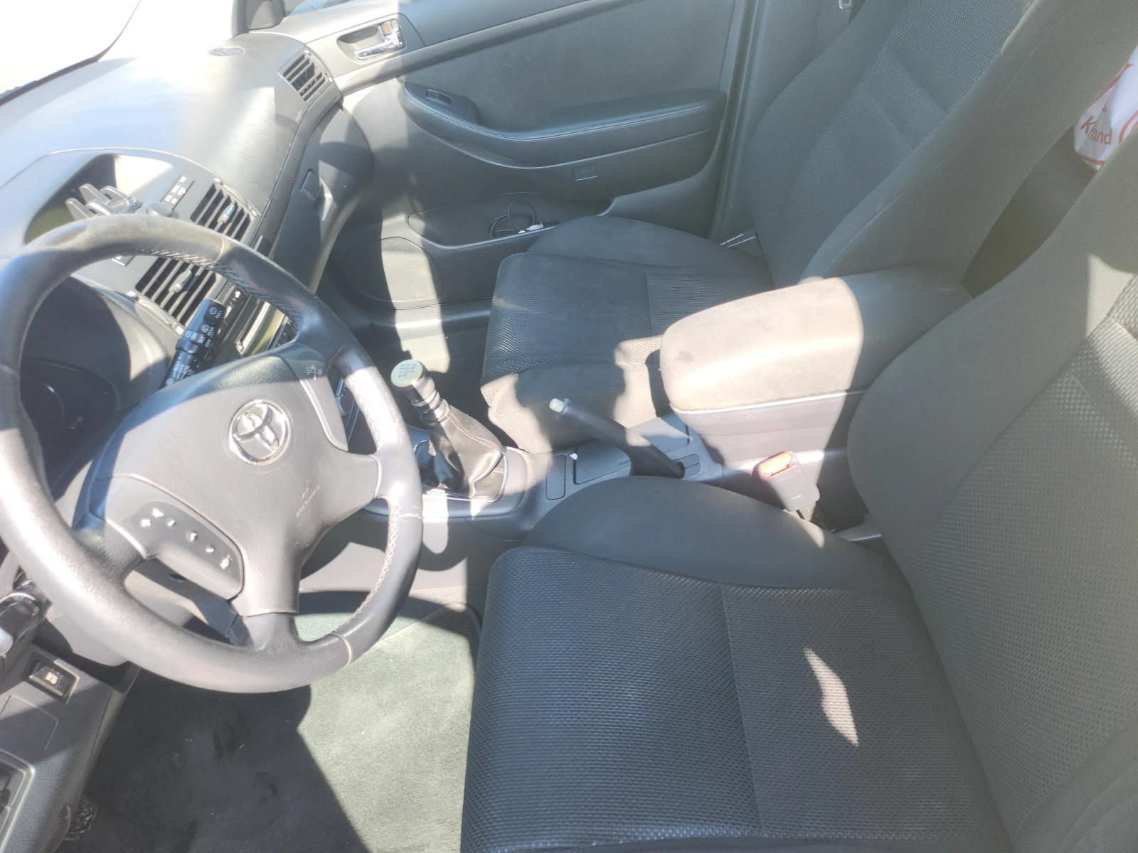Toyota Avensis 2D2 4D, снимка 8 - Автомобили и джипове - 55316659