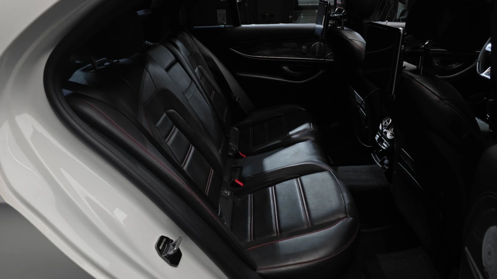Mercedes-Benz E 53 AMG 4MATIC+ , снимка 10 - Автомобили и джипове - 56289974