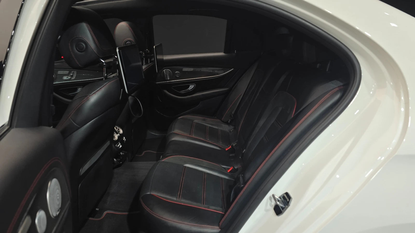 Mercedes-Benz E 53 AMG 4MATIC+ , снимка 11 - Автомобили и джипове - 56289974