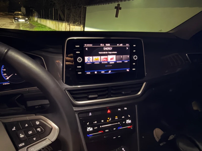 VW T-Roc  2.0 TDI SCR 4Motion DSG, снимка 12 - Автомобили и джипове - 52851719