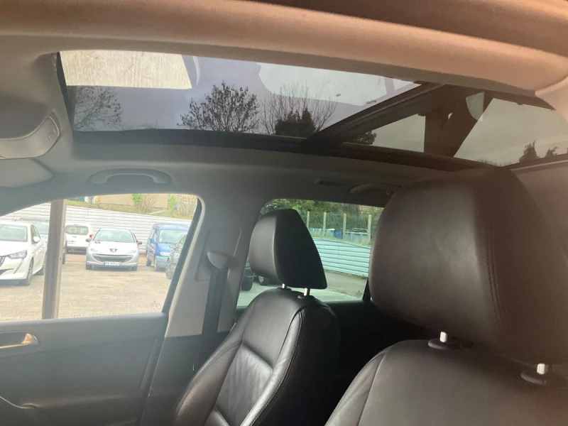 VW Tiguan Sportline 4х4/Камера/Панорама/Кожен салон/Подгрев, снимка 9 - Автомобили и джипове - 53034246