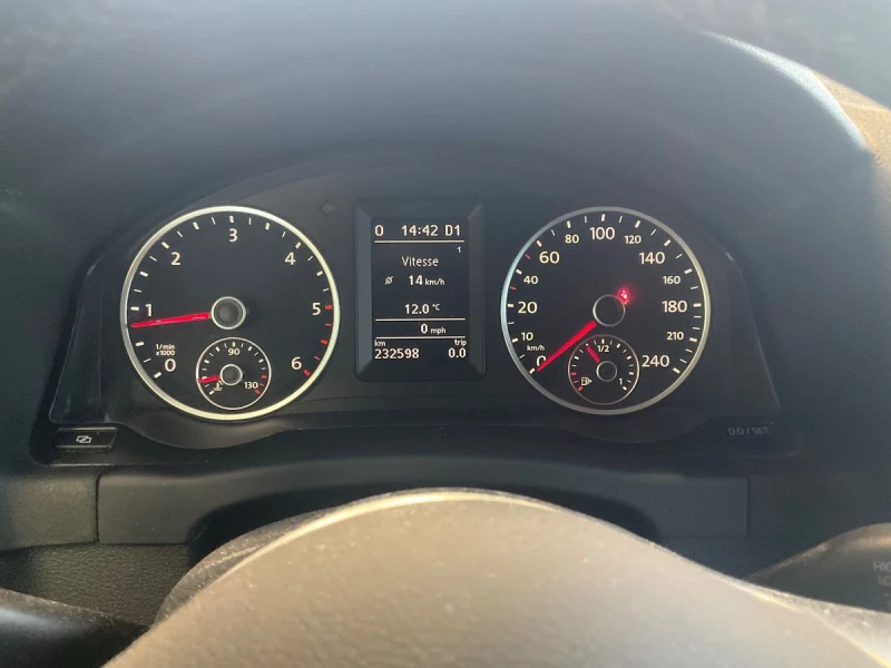 VW Tiguan Sportline 4х4/Камера/Панорама/Кожен салон/Подгрев, снимка 6 - Автомобили и джипове - 53034246