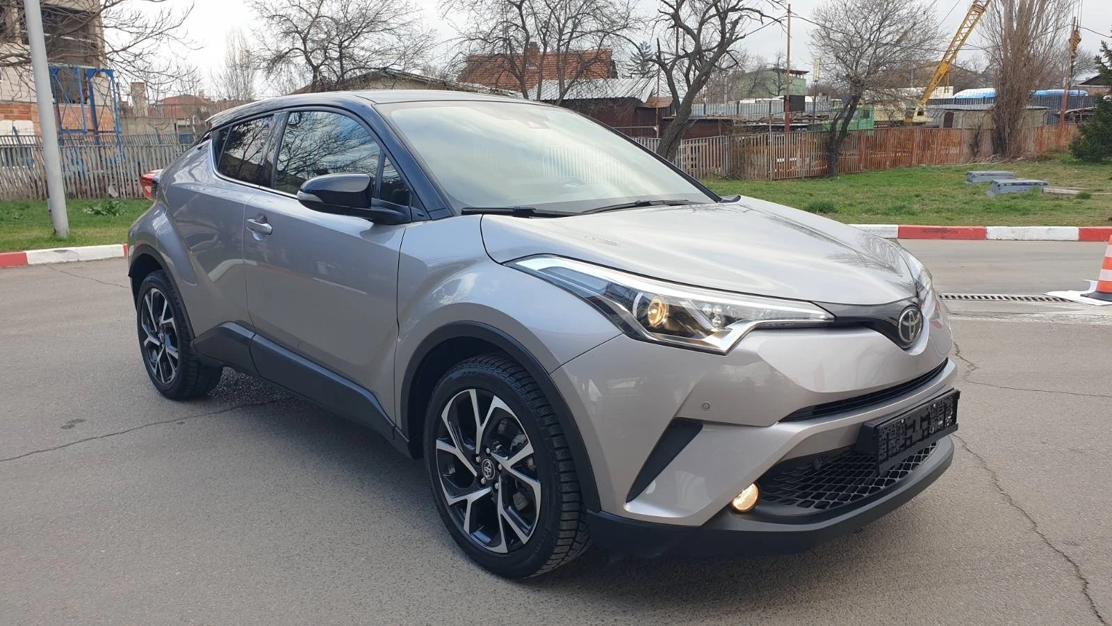 Toyota C-HR УНИКАТ-АВТОМАТ-НАВИ-4X4-ГАРАНЦИОННА - изображение 7