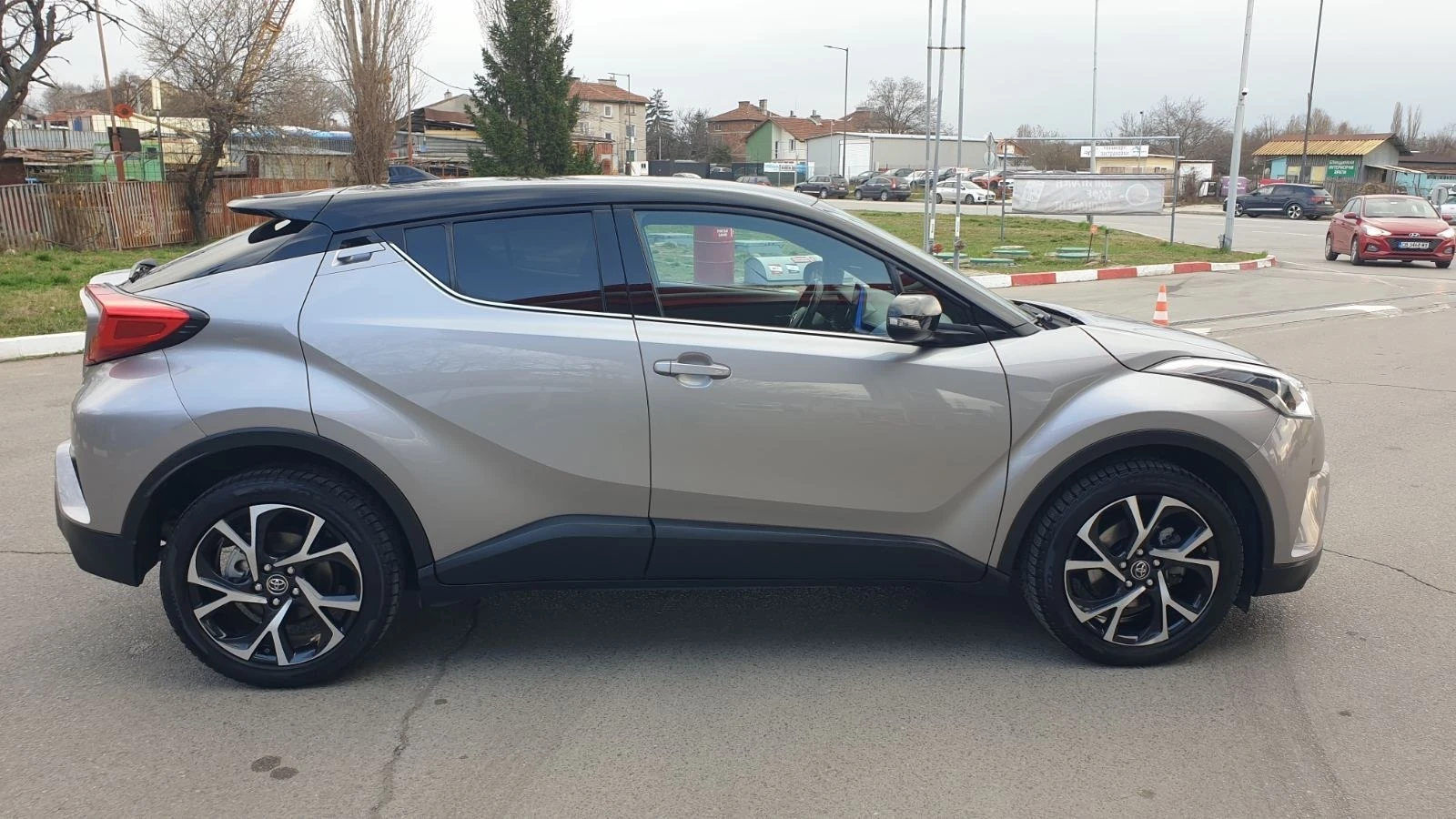 Toyota C-HR УНИКАТ-АВТОМАТ-НАВИ-4X4-ГАРАНЦИОННА - изображение 6