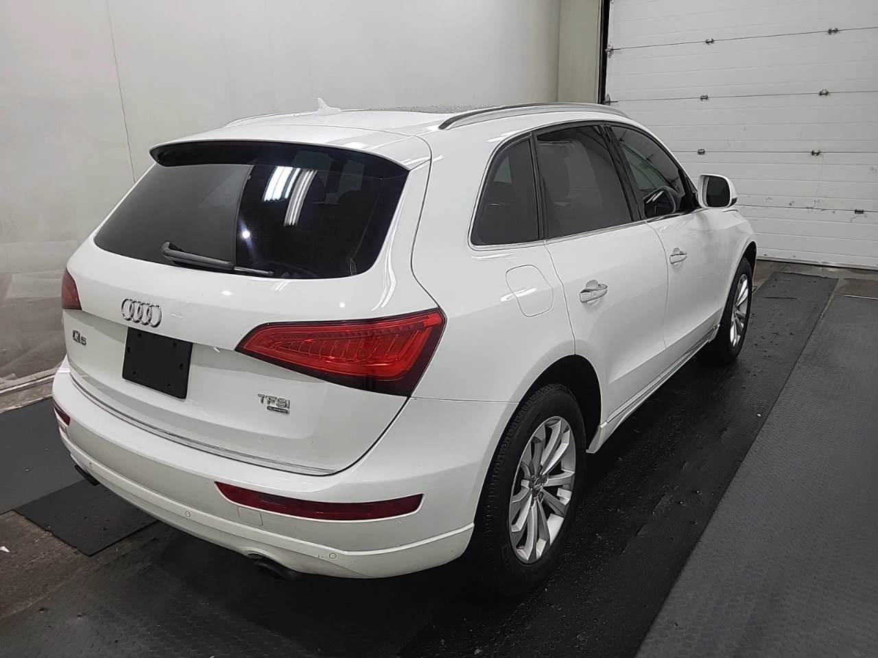 Audi Q5 * АВТО КРЕДИТ* ЦЕНА ДО БГ * Сервизна история *  - изображение 4