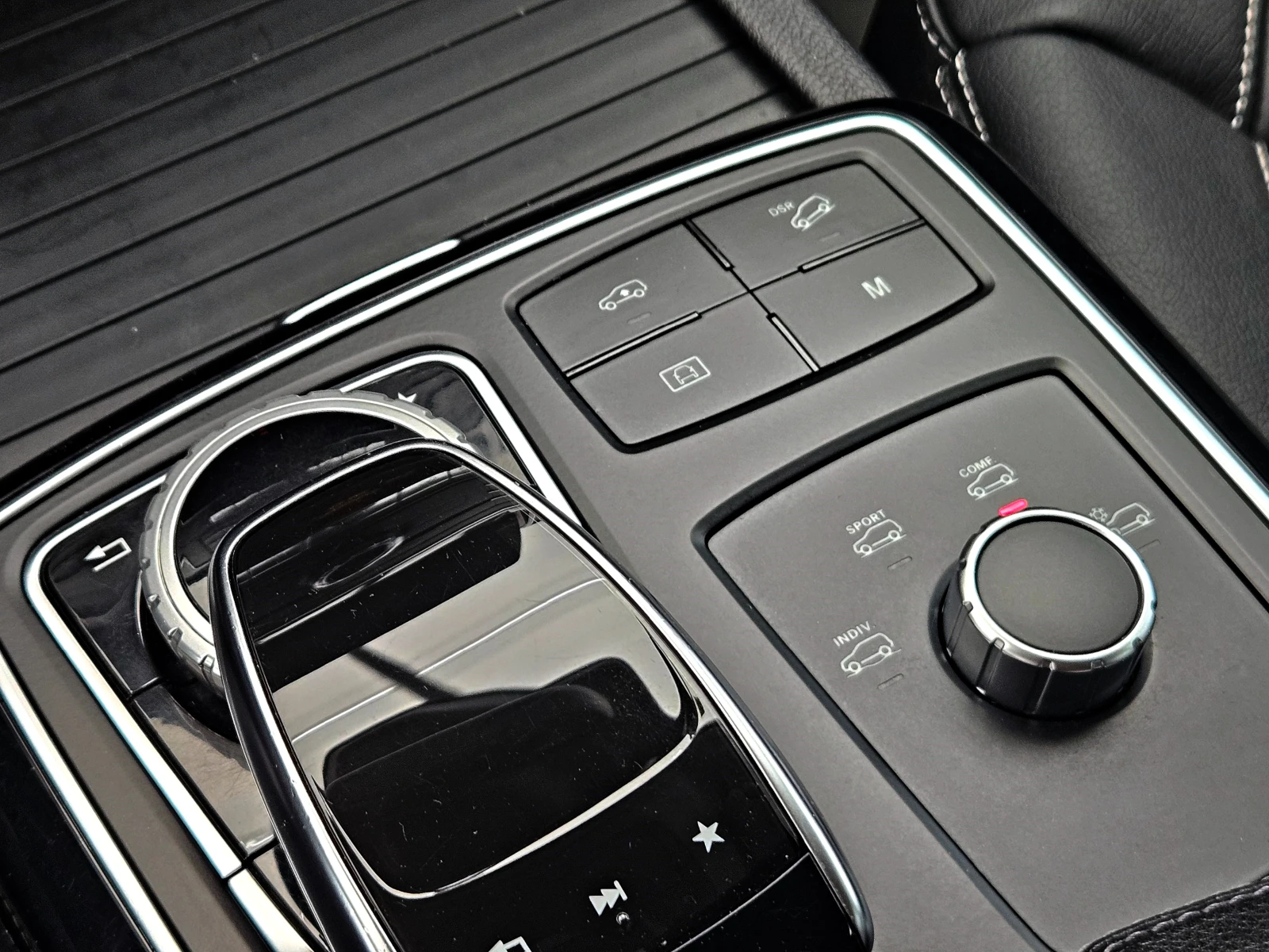 Mercedes-Benz GLE 350 AMG/COUPE/DISTRONIC/CAMERA/CAR PLAY/AIRMATIC/LIZIN, снимка 12 - Автомобили и джипове - 54530845