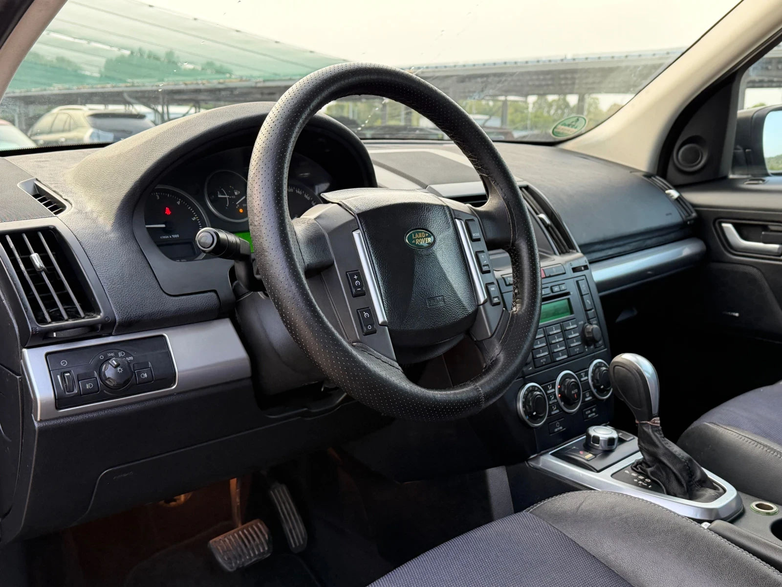 Land Rover Freelander 2.2TD4 АВТОМАТ ИТАЛИЯ, снимка 5 - Автомобили и джипове - 55946800