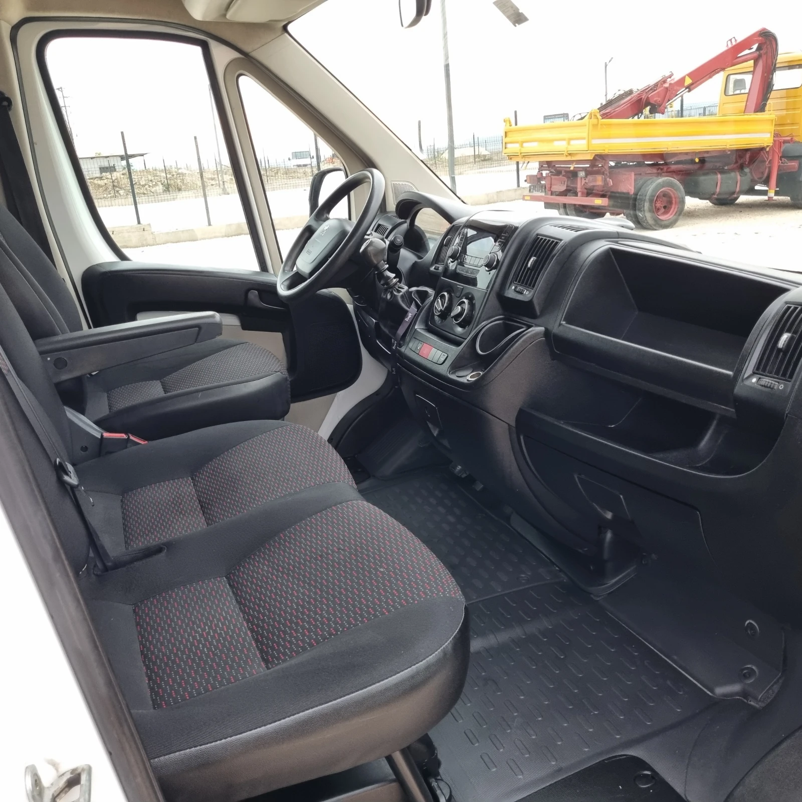 Peugeot Boxer   3.33 | Mobile.bg   13