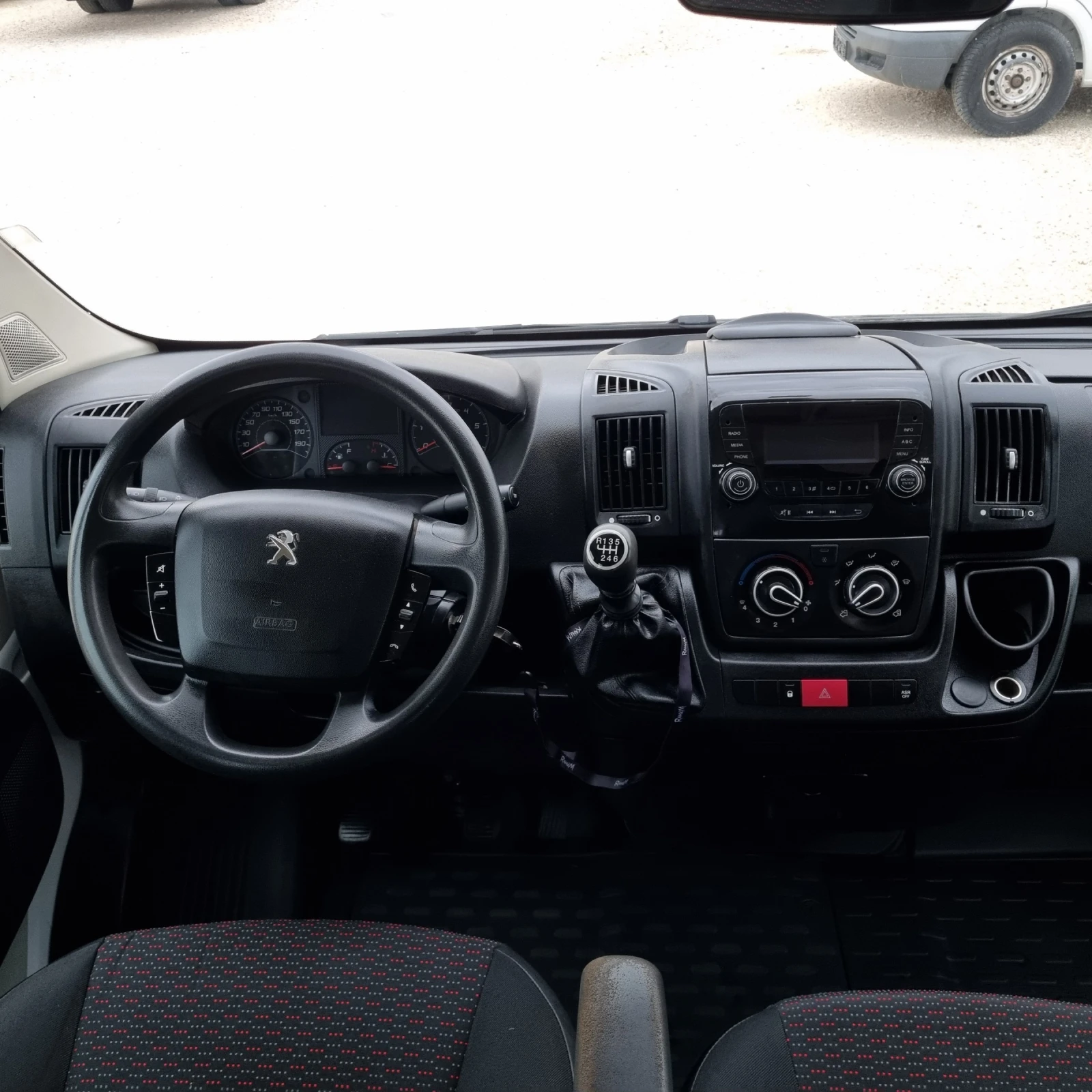 Peugeot Boxer   3.33 | Mobile.bg   11