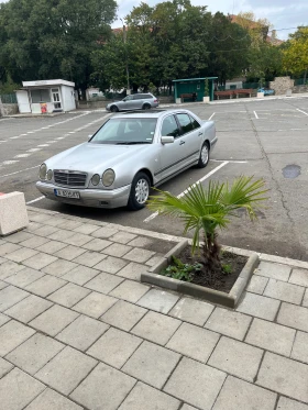 Mercedes-Benz E 200, снимка 9