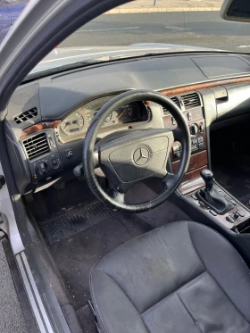 Mercedes-Benz E 200, снимка 1