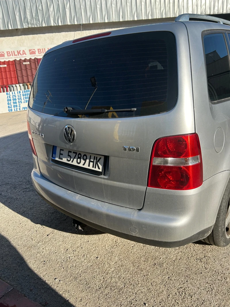 VW Touran 1.9, снимка 8 - Автомобили и джипове - 47431635