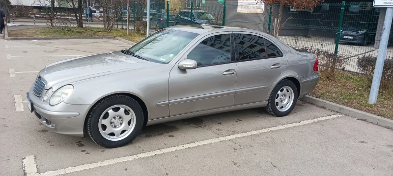 Mercedes-Benz E 200 E 200, снимка 11 - Автомобили и джипове - 48780886