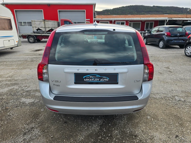 Volvo V50 1.6D КАТО НОВА, снимка 4 - Автомобили и джипове - 52391920