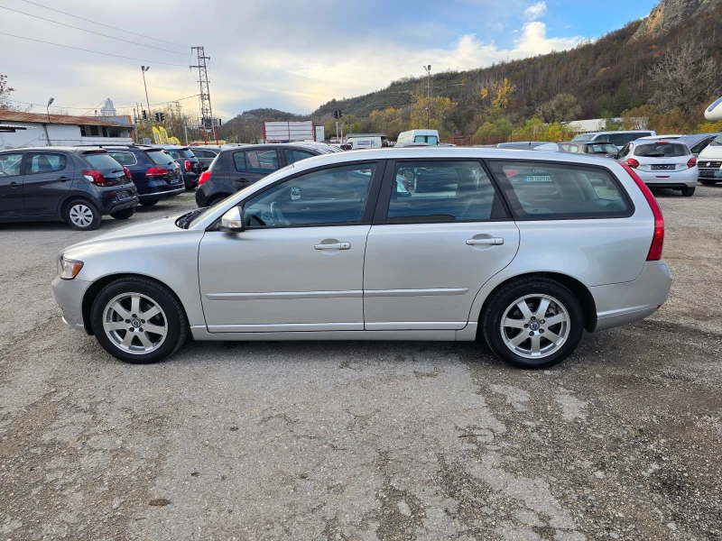 Volvo V50 1.6D КАТО НОВА, снимка 6 - Автомобили и джипове - 52391920