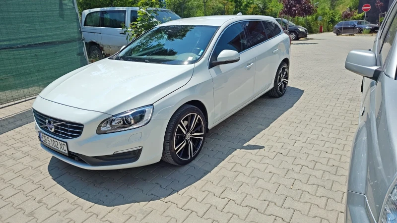 Volvo V60, снимка 3 - Автомобили и джипове - 52858544