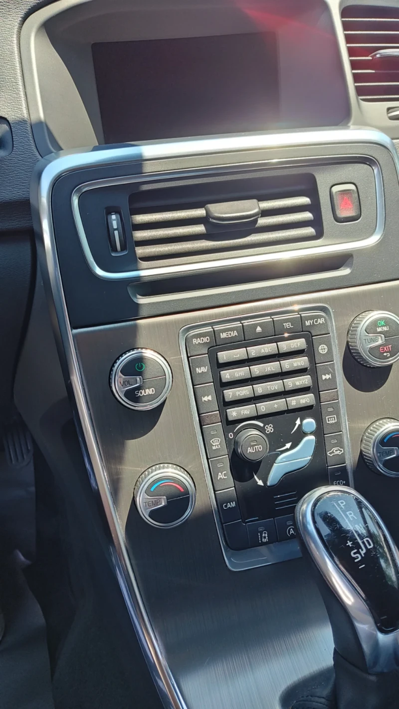 Volvo V60, снимка 2 - Автомобили и джипове - 52858544