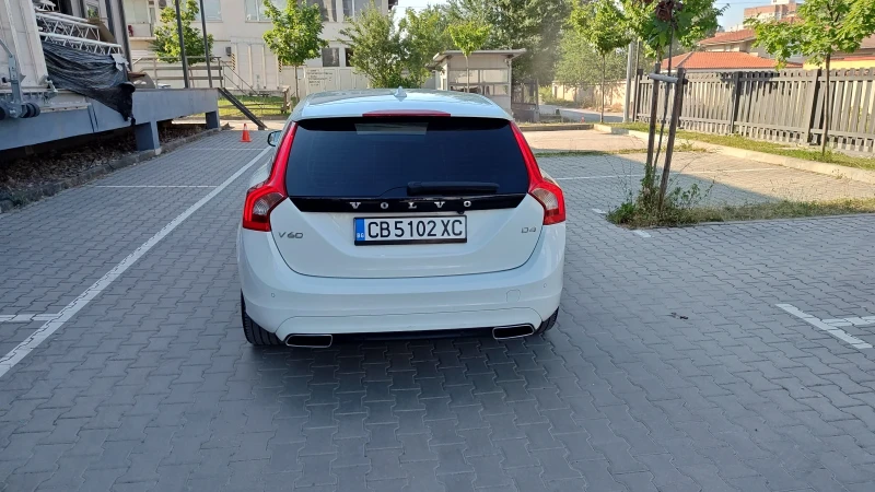 Volvo V60, снимка 7 - Автомобили и джипове - 52858544