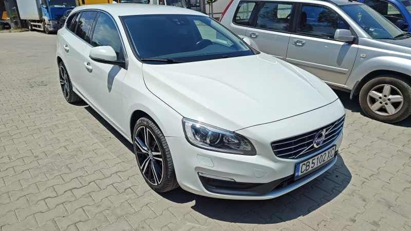 Volvo V60, снимка 10 - Автомобили и джипове - 52858544