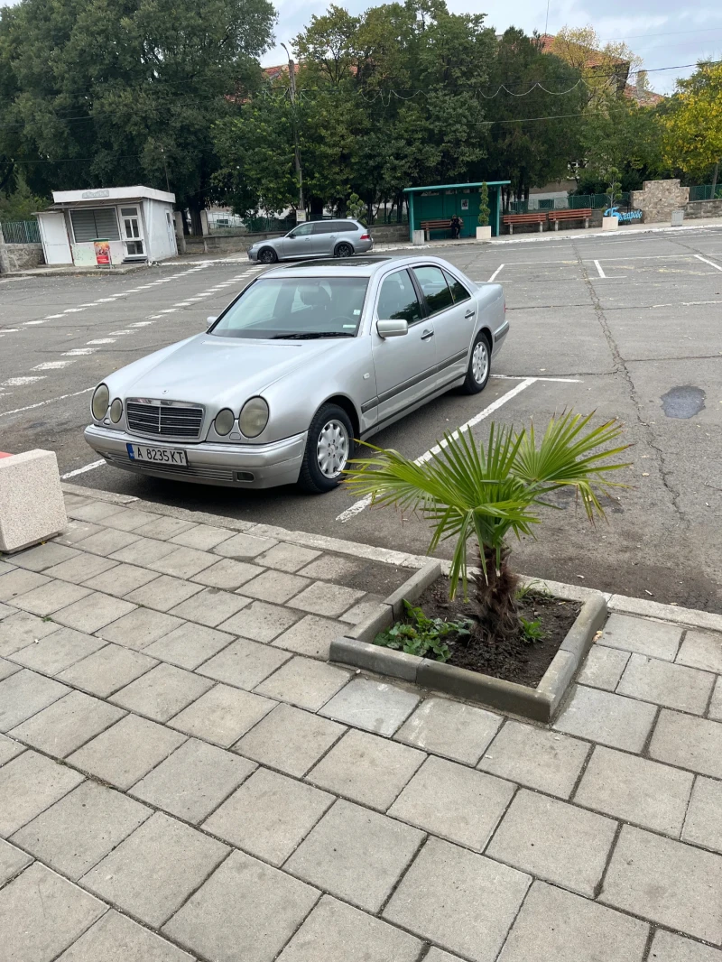 Mercedes-Benz E 200, снимка 9 - Автомобили и джипове - 53000685