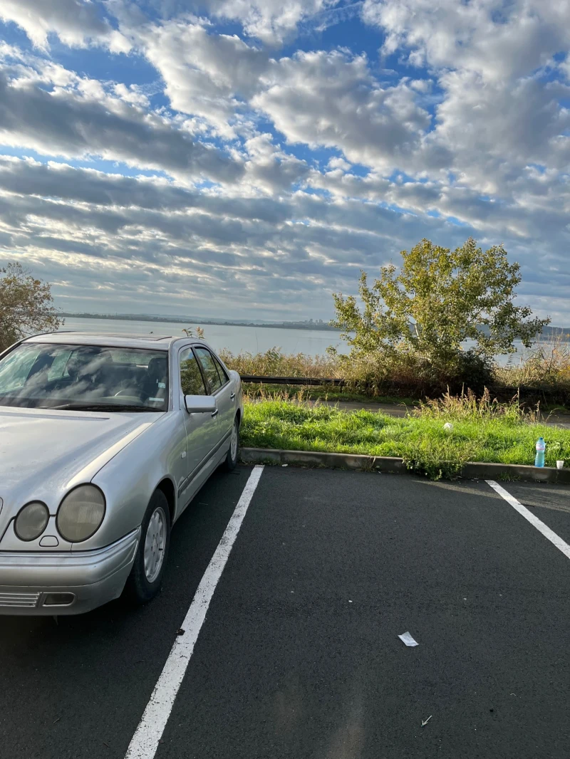 Mercedes-Benz E 200, снимка 6 - Автомобили и джипове - 53000685