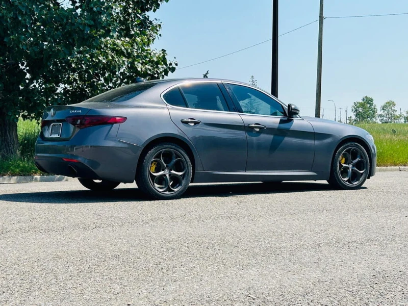 Alfa Romeo Giulia Ti Sport* CARFAX* АвтоКредит* (ЦЕНА ДО БГ), снимка 5 - Автомобили и джипове - 53244376