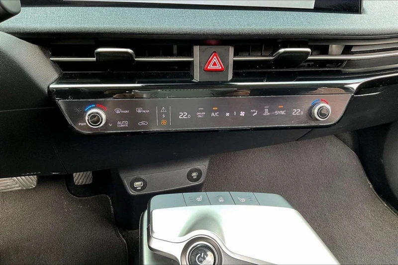 Kia EV6 AWD | NAV | CAMERA | BLIND SPOT, снимка 9 - Автомобили и джипове - 53327019