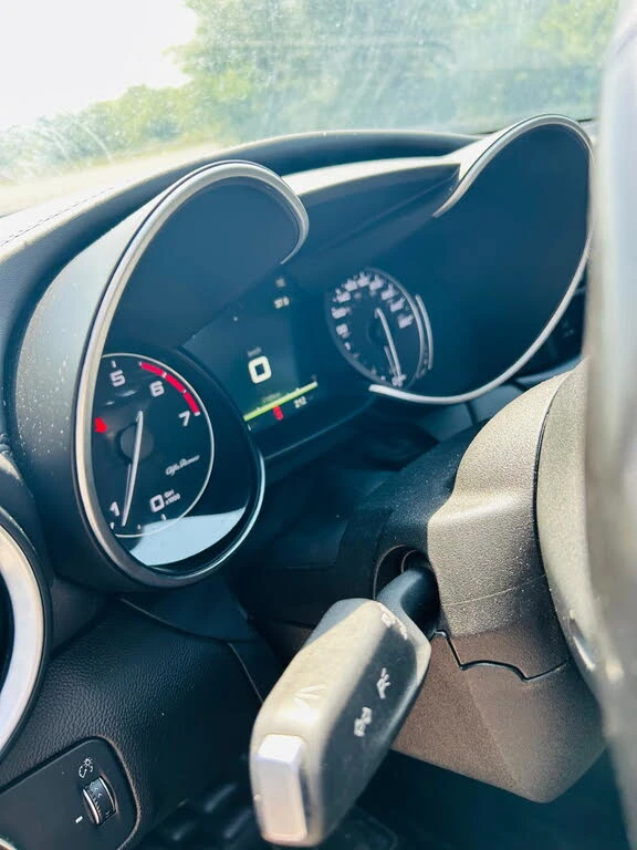 Alfa Romeo Giulia Ti Sport* CARFAX* АвтоКредит* (ЦЕНА ДО БГ), снимка 10 - Автомобили и джипове - 53244376