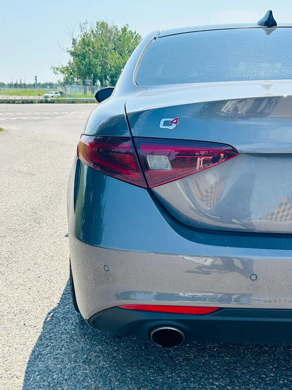 Alfa Romeo Giulia Ti Sport* CARFAX* АвтоКредит* (ЦЕНА ДО БГ), снимка 13 - Автомобили и джипове - 53244376