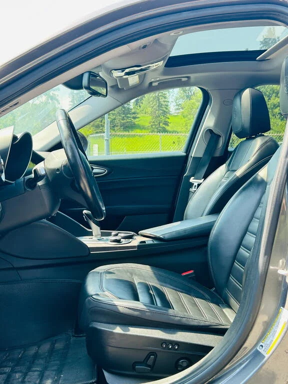 Alfa Romeo Giulia Ti Sport* CARFAX* АвтоКредит* (ЦЕНА ДО БГ), снимка 7 - Автомобили и джипове - 53244376