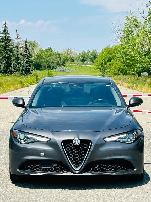 Alfa Romeo Giulia Ti Sport* CARFAX* АвтоКредит* (ЦЕНА ДО БГ), снимка 2 - Автомобили и джипове - 53244376