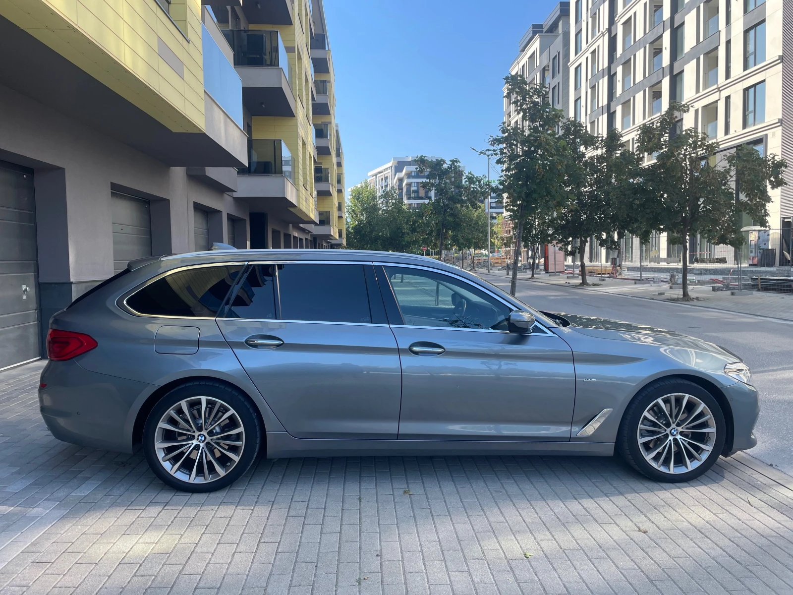 BMW 520 2.0D X-drive= Luxury Line - изображение 8
