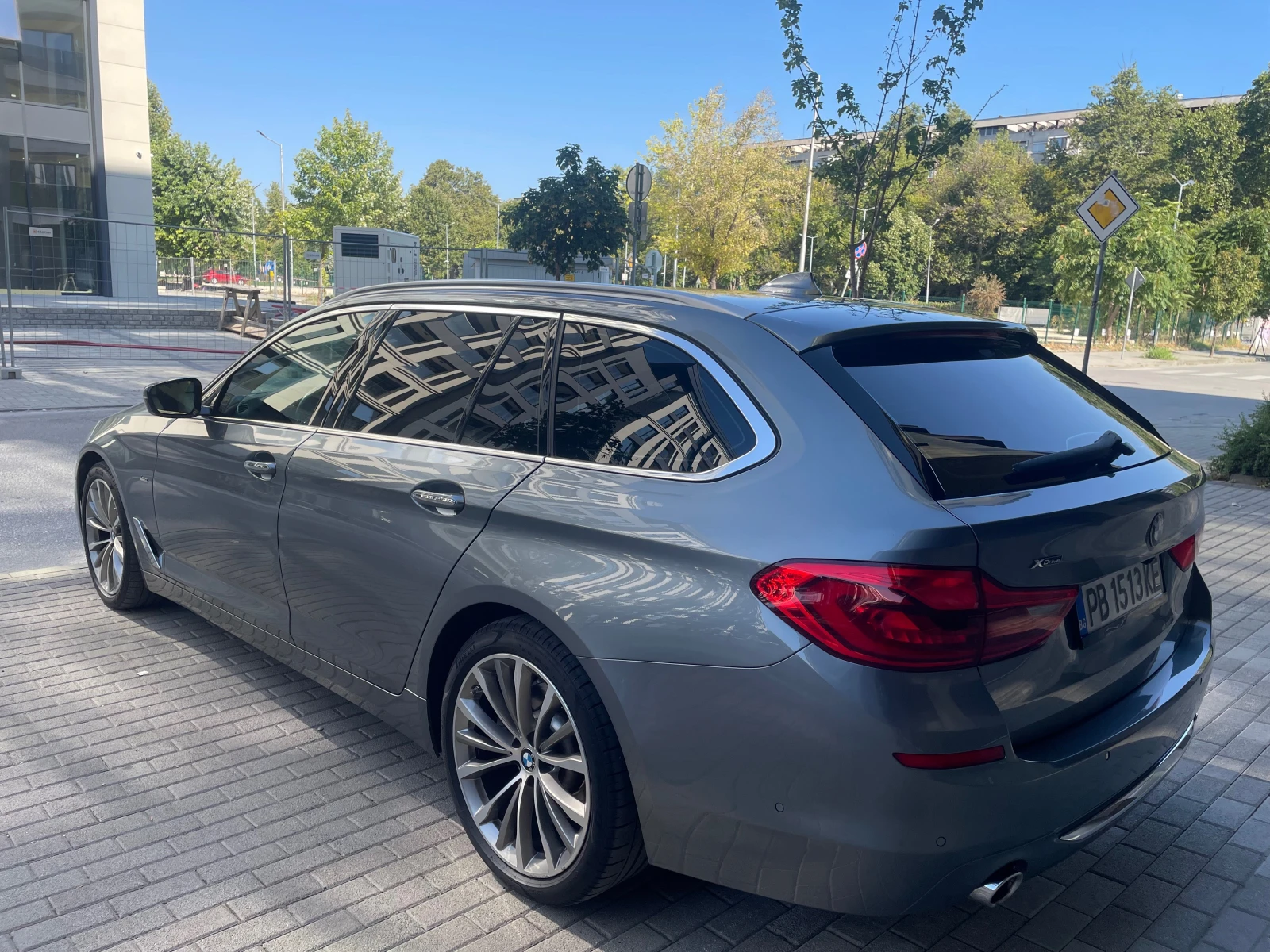 BMW 520 2.0D X-drive= Luxury Line - изображение 5