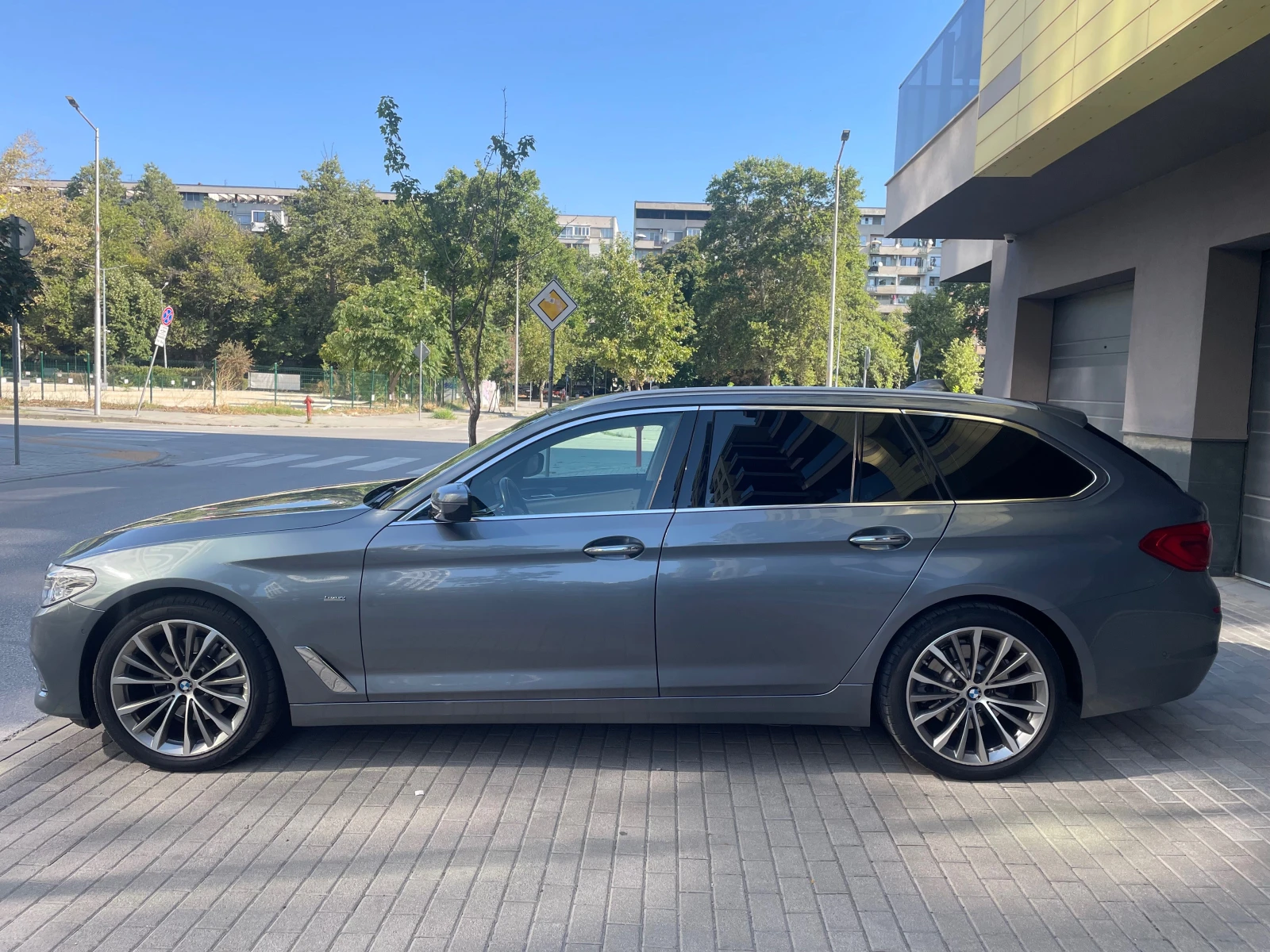 BMW 520 2.0D X-drive= Luxury Line - изображение 4