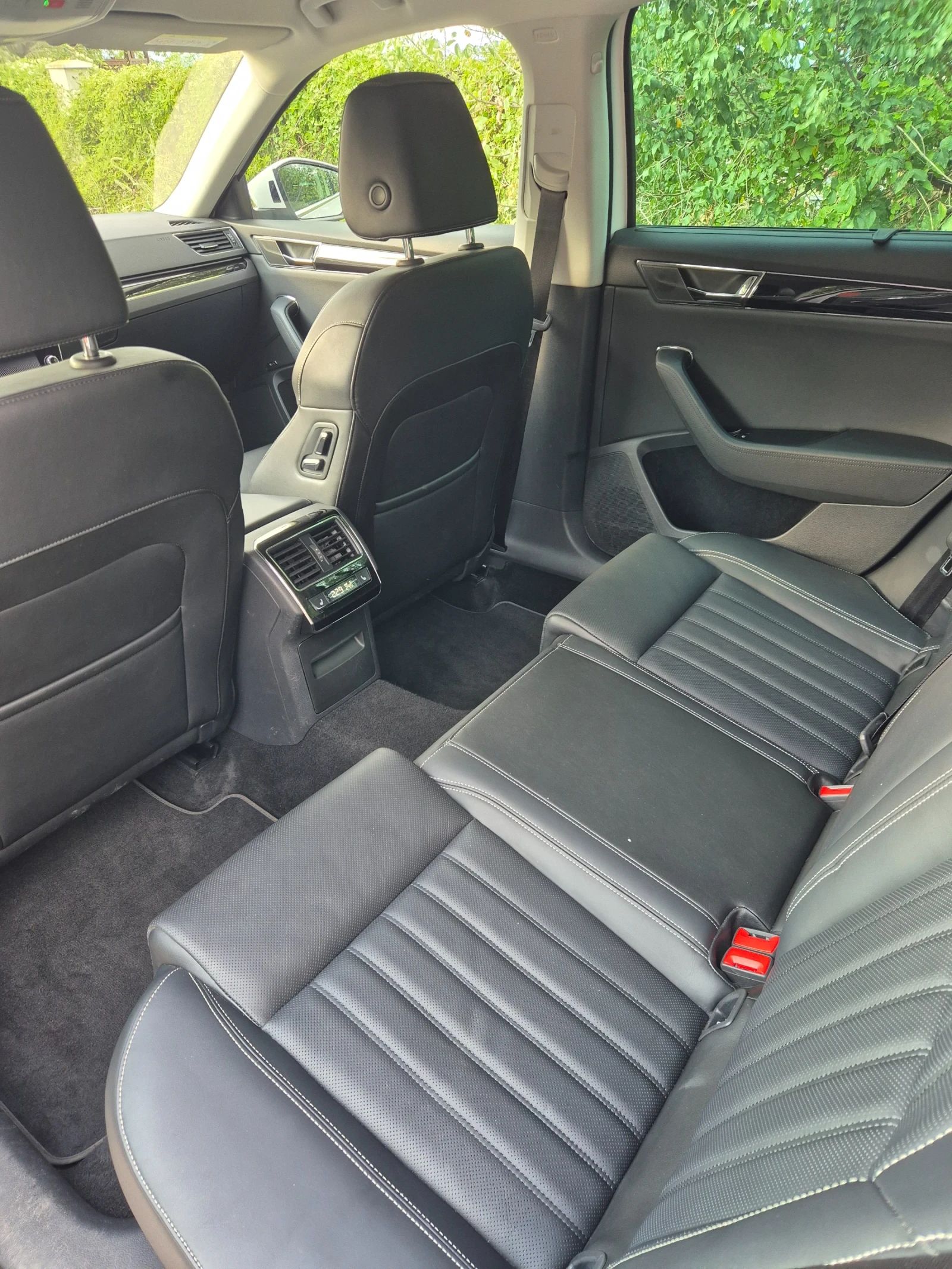 Skoda Superb 2.0D-200кс/L&K/4x4 - изображение 9