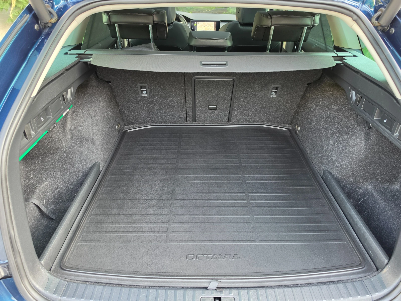 Skoda Octavia 1.5 G-TEC- PREMIUM PLUS .PODGRE-OBDUXVANE-DIGITAL-, снимка 12 - Автомобили и джипове - 54225804