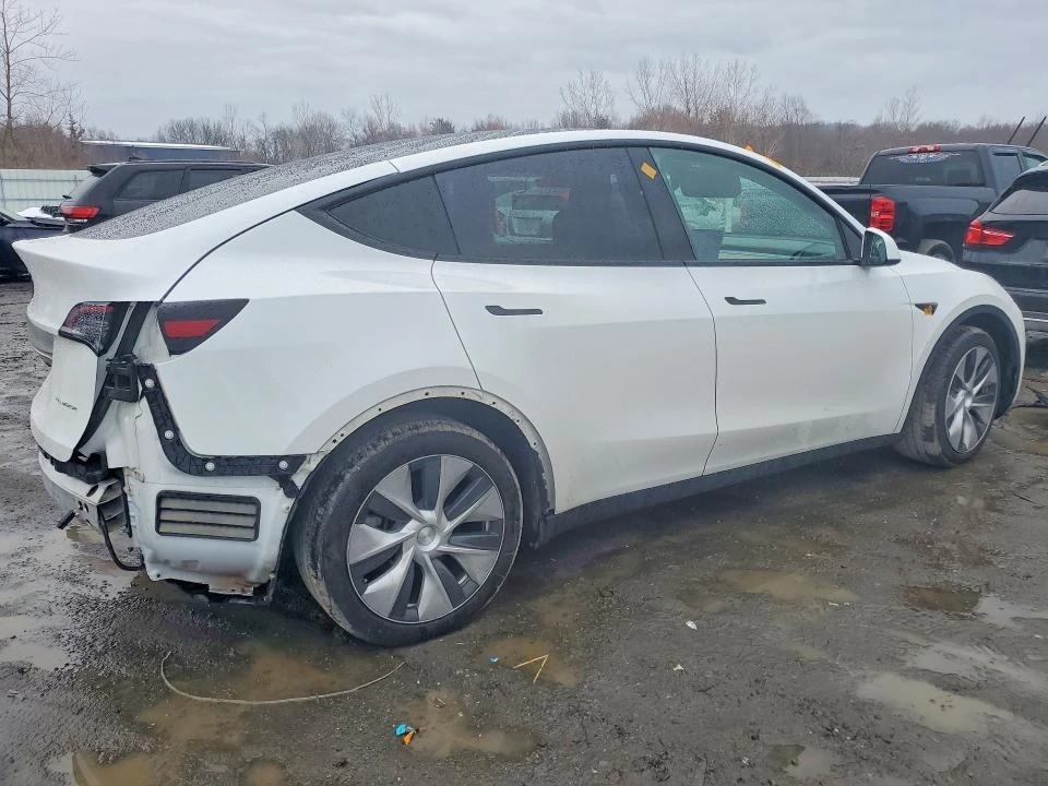 Tesla Model Y, снимка 3 - Автомобили и джипове - 54818769