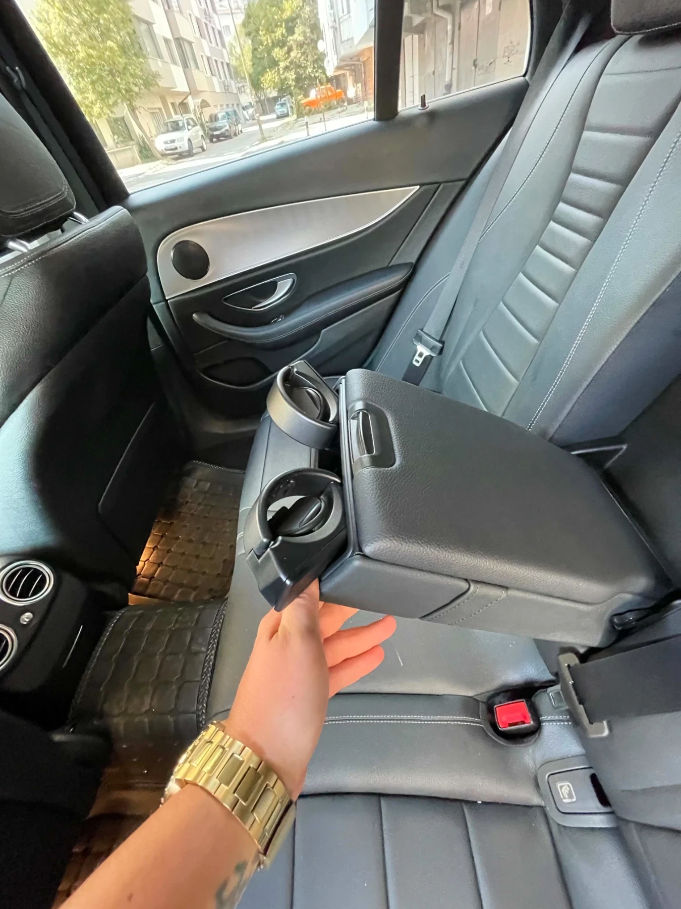 Mercedes-Benz E 220 Дизел, снимка 7 - Автомобили и джипове - 54840558